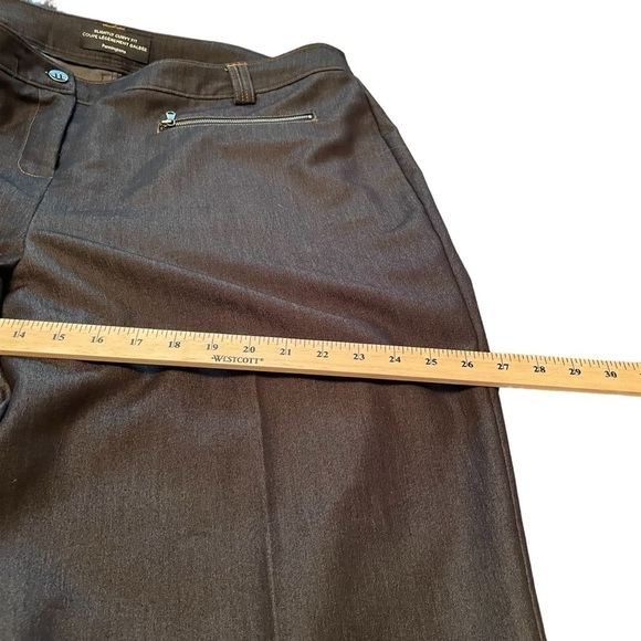 Slightly Curvy Fit- Dress Pants -Size 22-Front zippered pockets-Belt loops - Picture 8 of 10